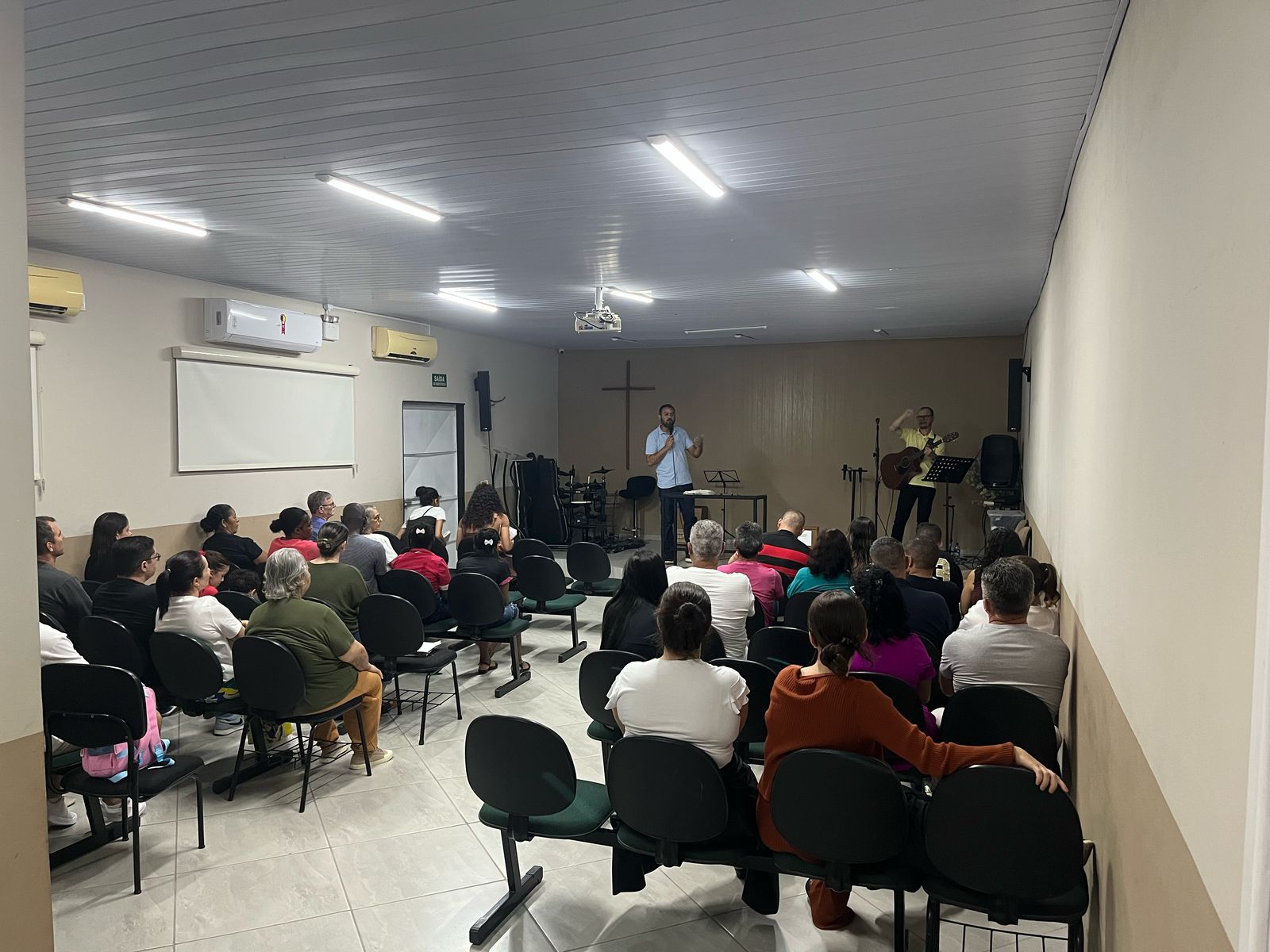Pregação durante o culto no templo